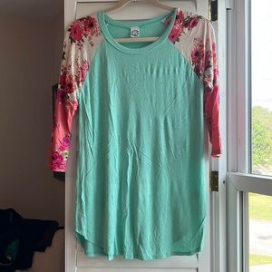 Boutique top - size medium - great condition - really soft!